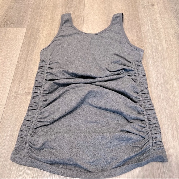 ✨ HOST PICK ✨ Maternity Grey Workout Top - Size M/L - Picture 2 of 4